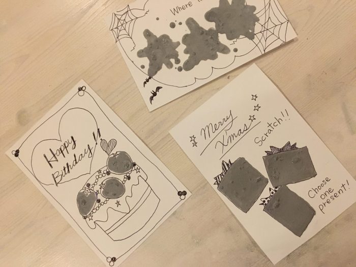 スクラッチカードの作り方♪削って遊べる子供たちが喜ぶカードを家で手作りしてみよう♪クリスマスやハロウィンのカード作り
