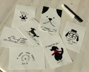 【おしゃれな犬の手書きイラスト年賀状の簡単アイデア】【遊べるスクラッチ年賀状】【折り紙を使った子供向け手作り年賀状の作り方】イラストアイデア多数あり♪犬の